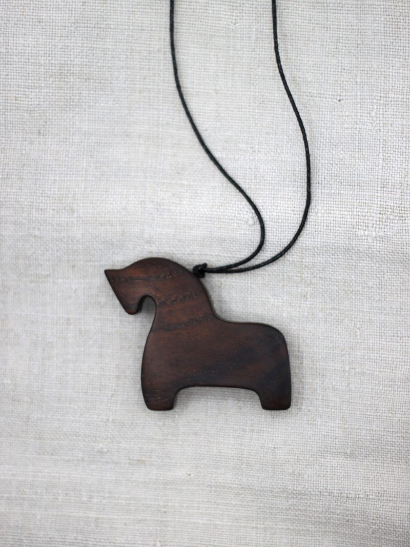 Деревянный кулон «Конь»